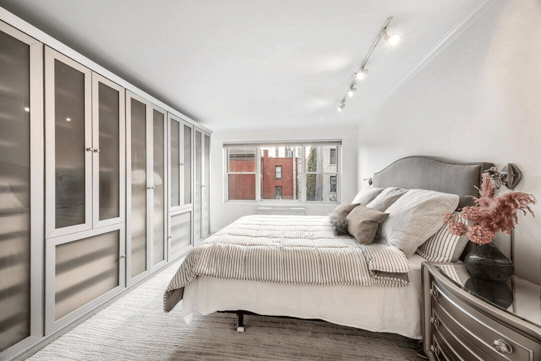 150 East 61st Street #5F