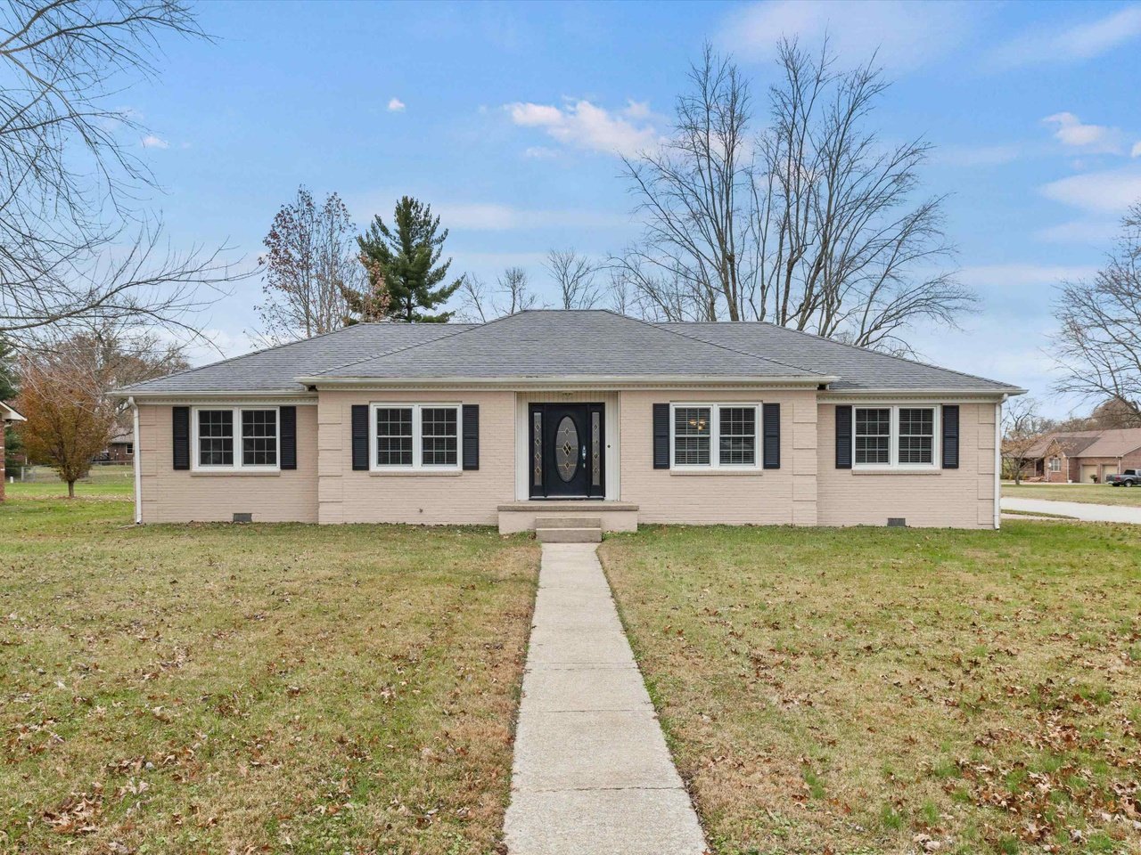3808 Locust Hill Dr