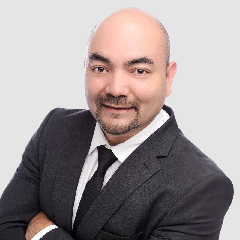 Roberto Morales Miami, FL Real Estate Agent Headshot