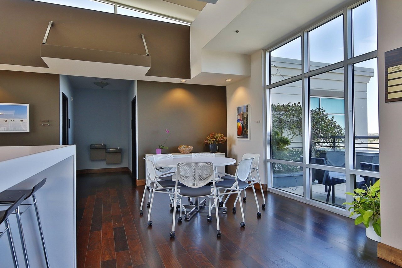 140 W Franklin St #514