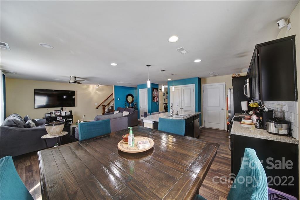 6807 Nathan Dr