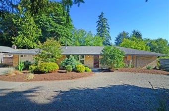 5259 Lynwood Center Road NE