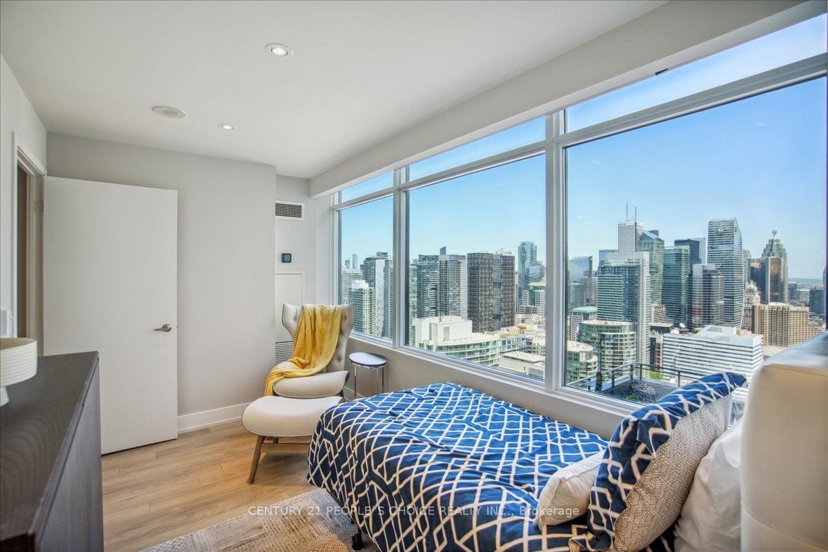 WATERFRONT PENTHOUSE BEAUTY 