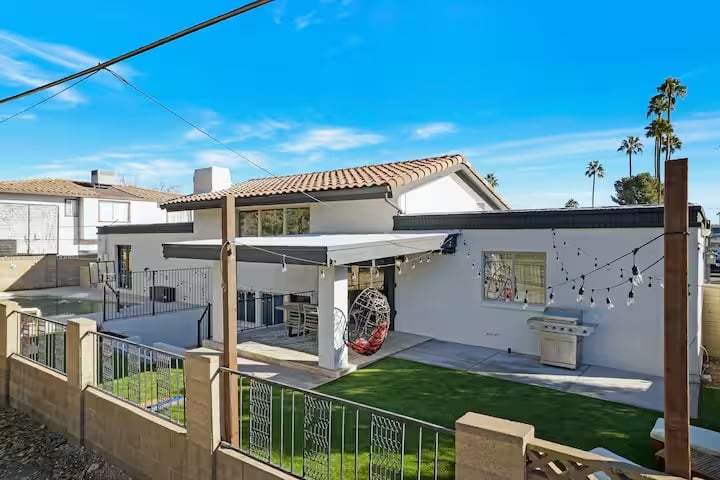 Huge Golf Course Home-Free Heated Pool/Theatre/Gym