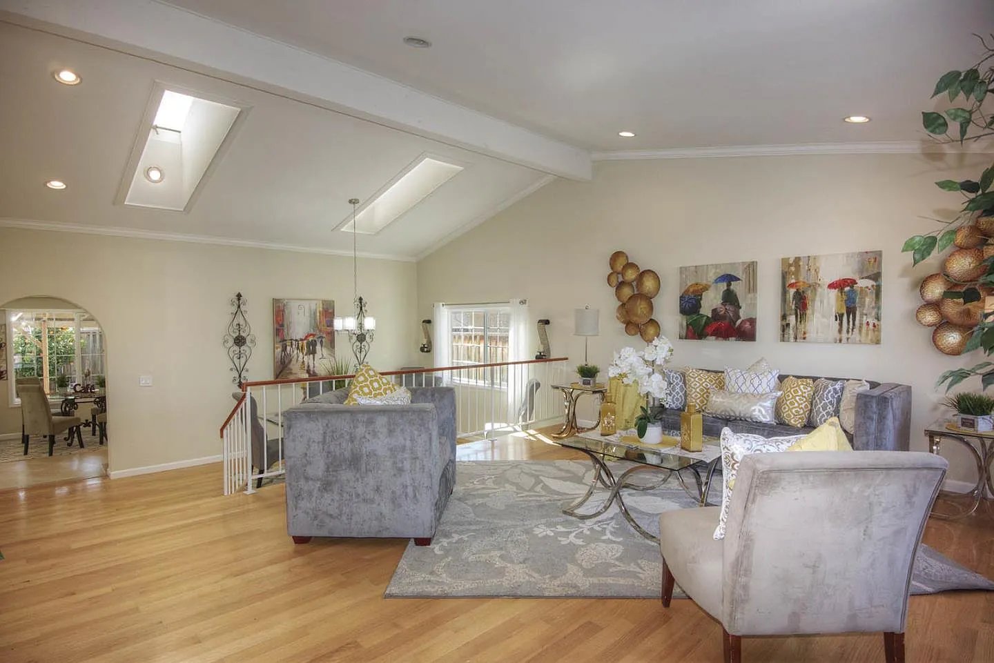 868 Las Lomas Dr