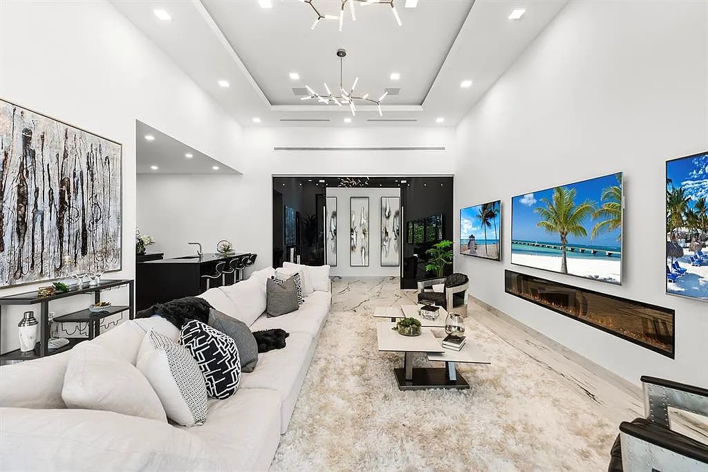 4041 Country Club Ln