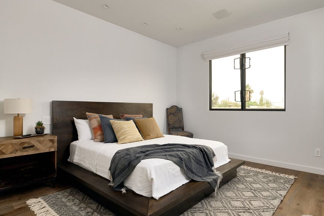 N Bowling Green Way, 90049