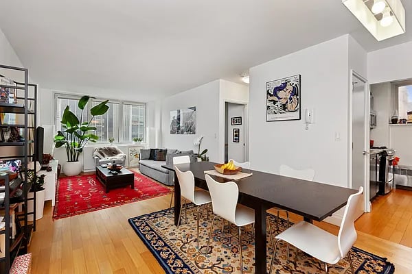 212 East 47th Street Unit: 25J
