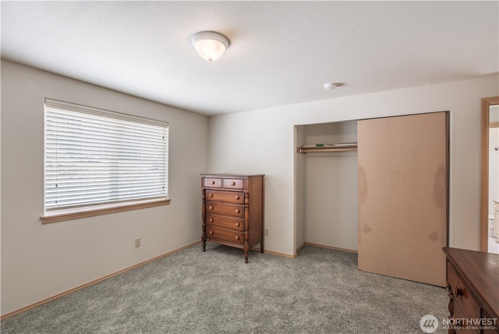 260 Lakefront Dr