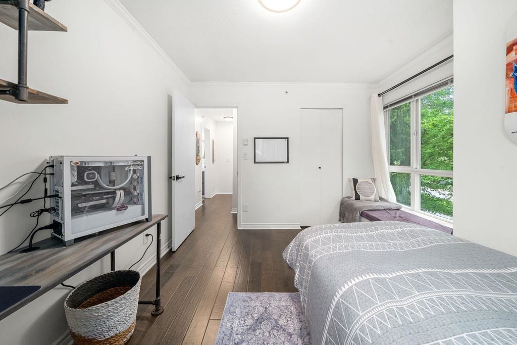 995 Lynn Valley Rd, #3