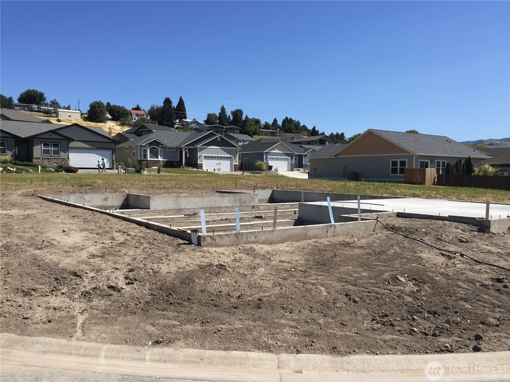 106 Village Dr