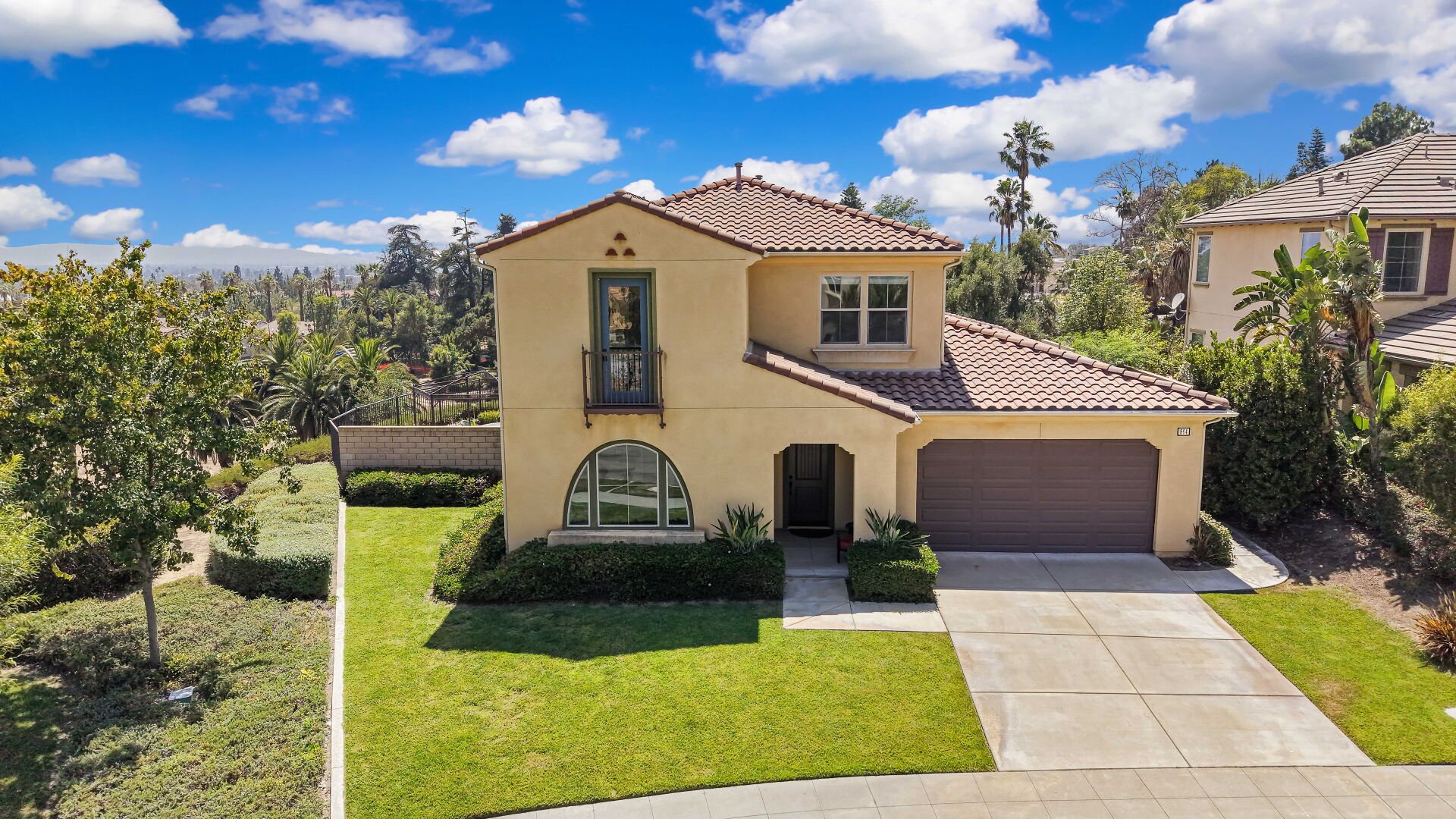 864 E Manresa Drive