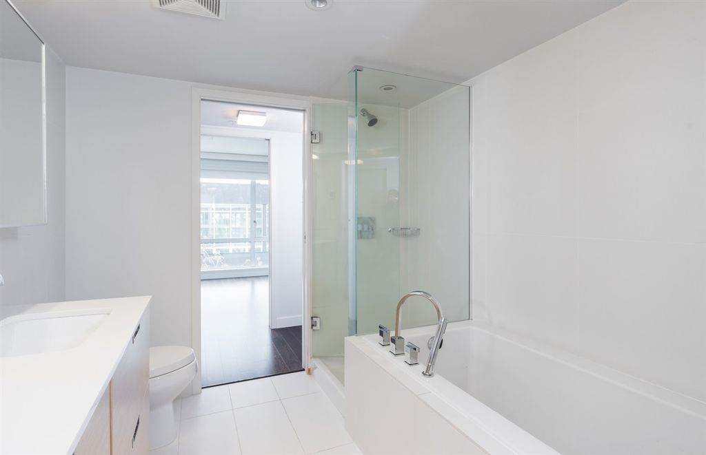 635 W 3rd Ave, #406