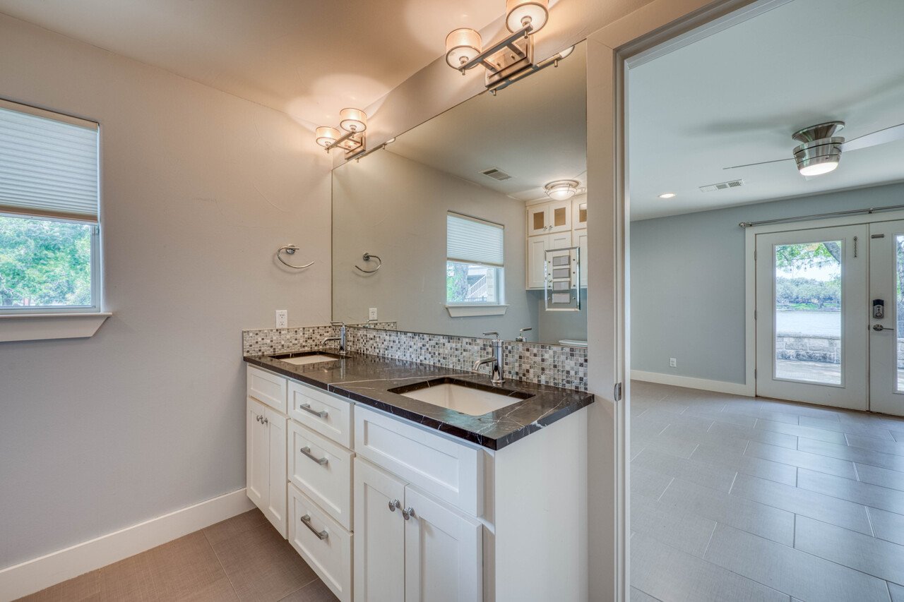 1704 Bluebonnet Lane