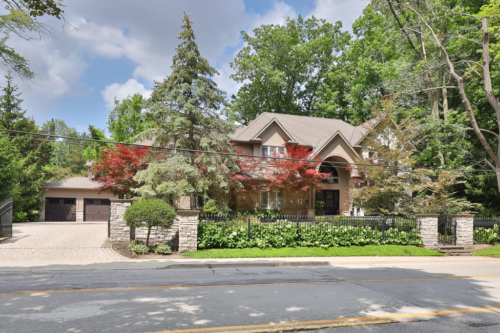 5047 Lakeshore Rd