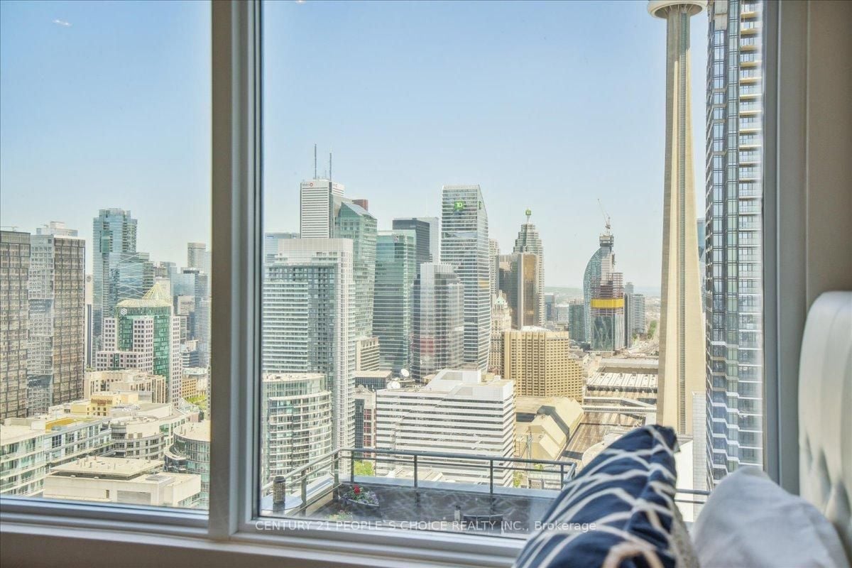 WATERFRONT LUXURY 
