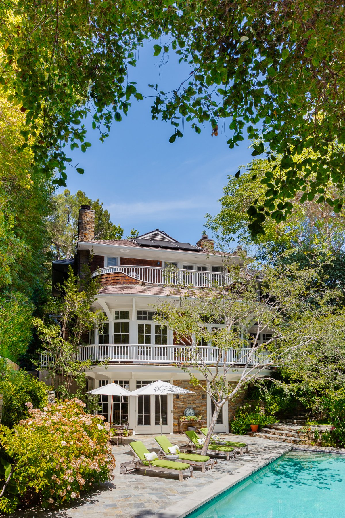 2041 Mandeville Canyon Rd