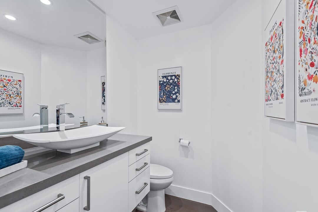 Atlas Manor, Mount Olympus Dr, 90046