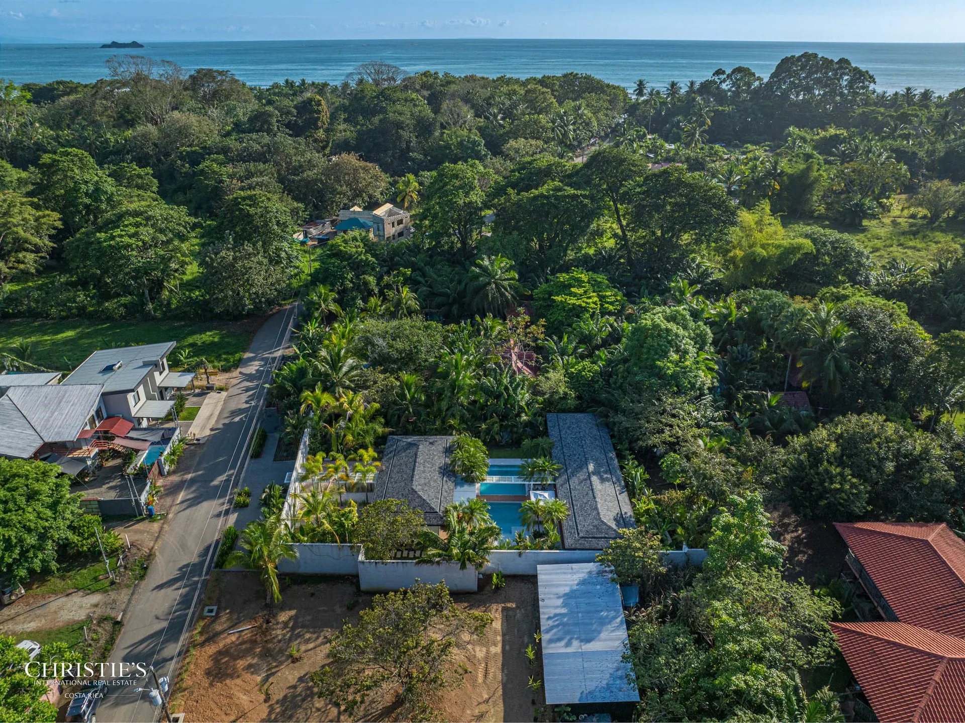 Casa Ohana – Comtemporary Luxury Villa, Steps from the Beach