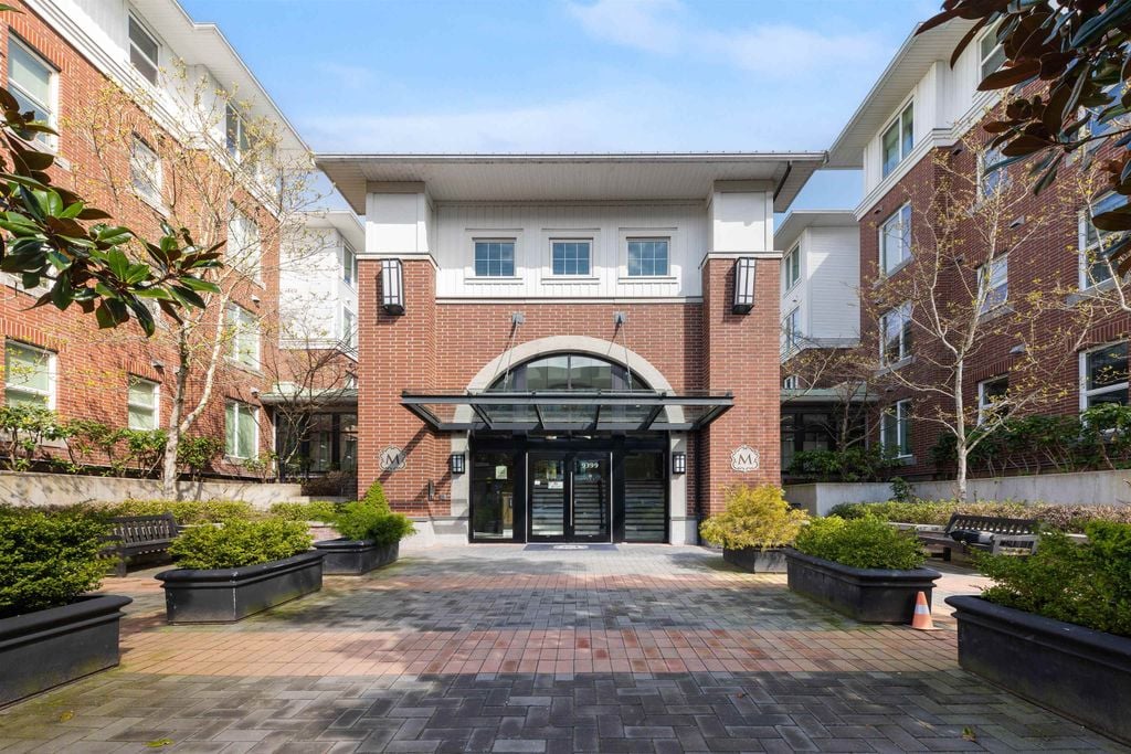 9399 Odlin Rd, #318