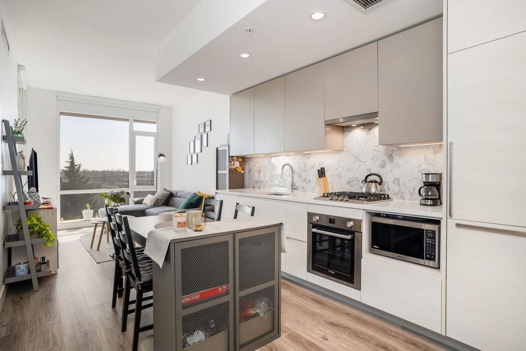 8181 Chester St, #507