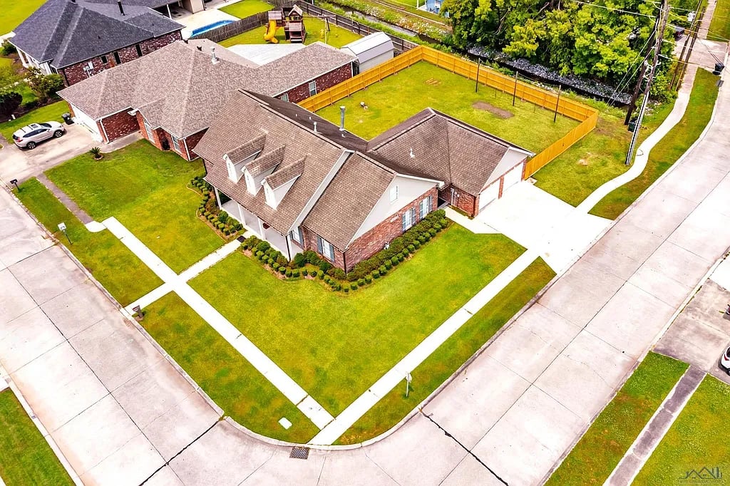 204 Tulip Dr