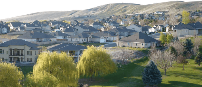 Lush green trees along neighborhoods in Kennewick Washington