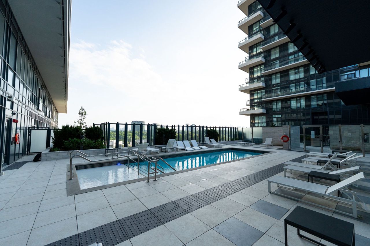 30 Inn on the Park Dr 3104