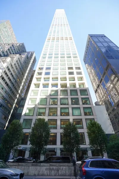 Billionaires’ Row developer lost this 432 Park home to foreclosure — someone just bought it for $50M
