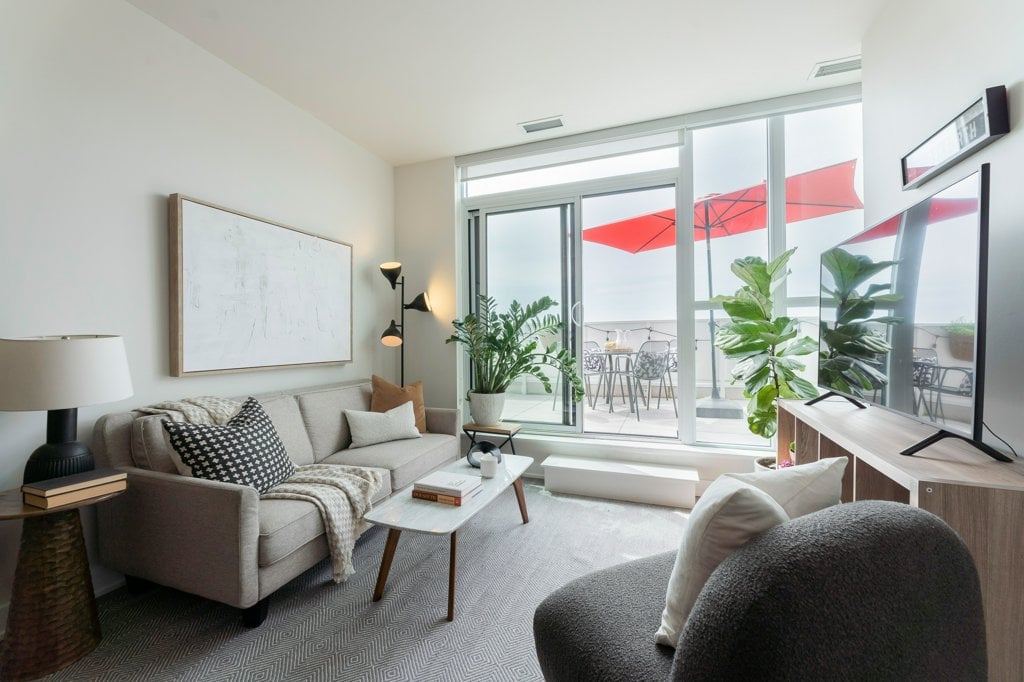 807-2301 Danforth Ave