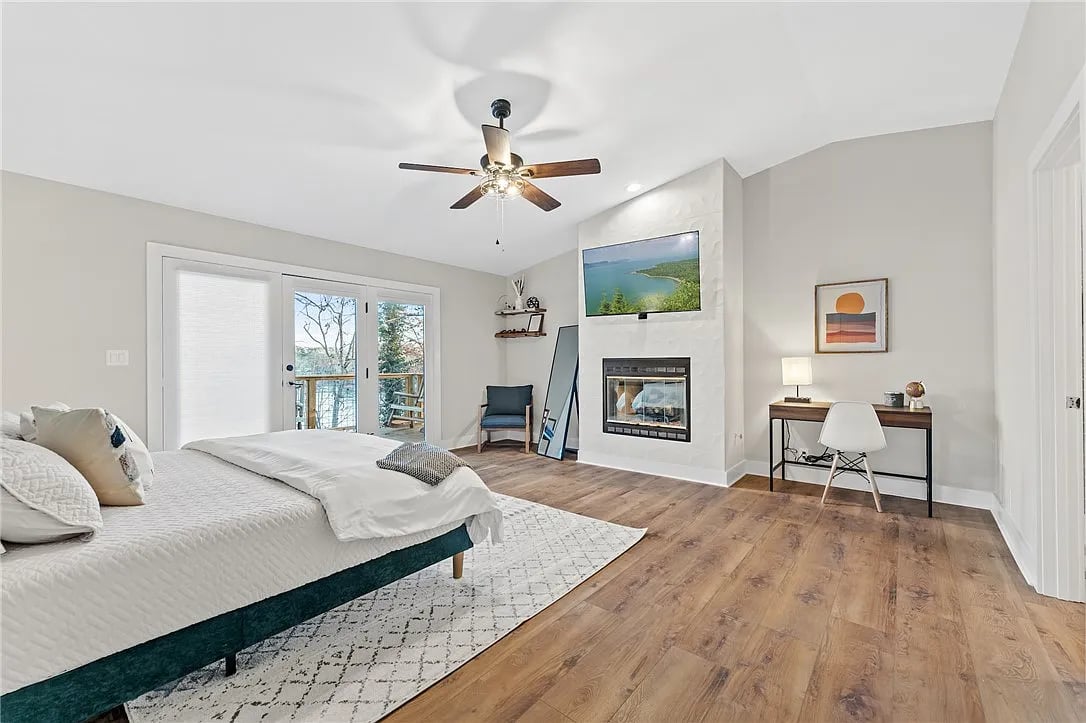 1104 Whitfield Point Rd