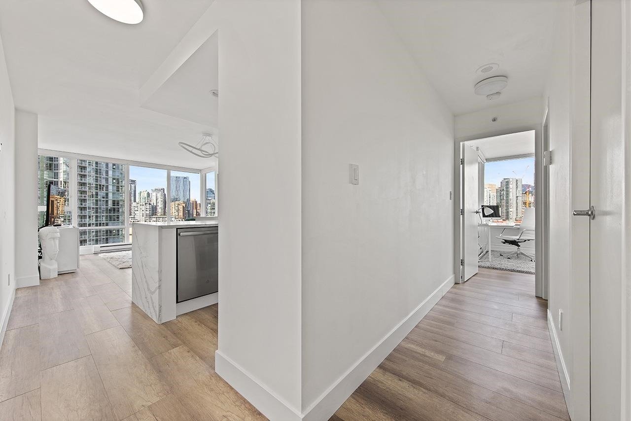 1067 Marinaside Crescent, #1906