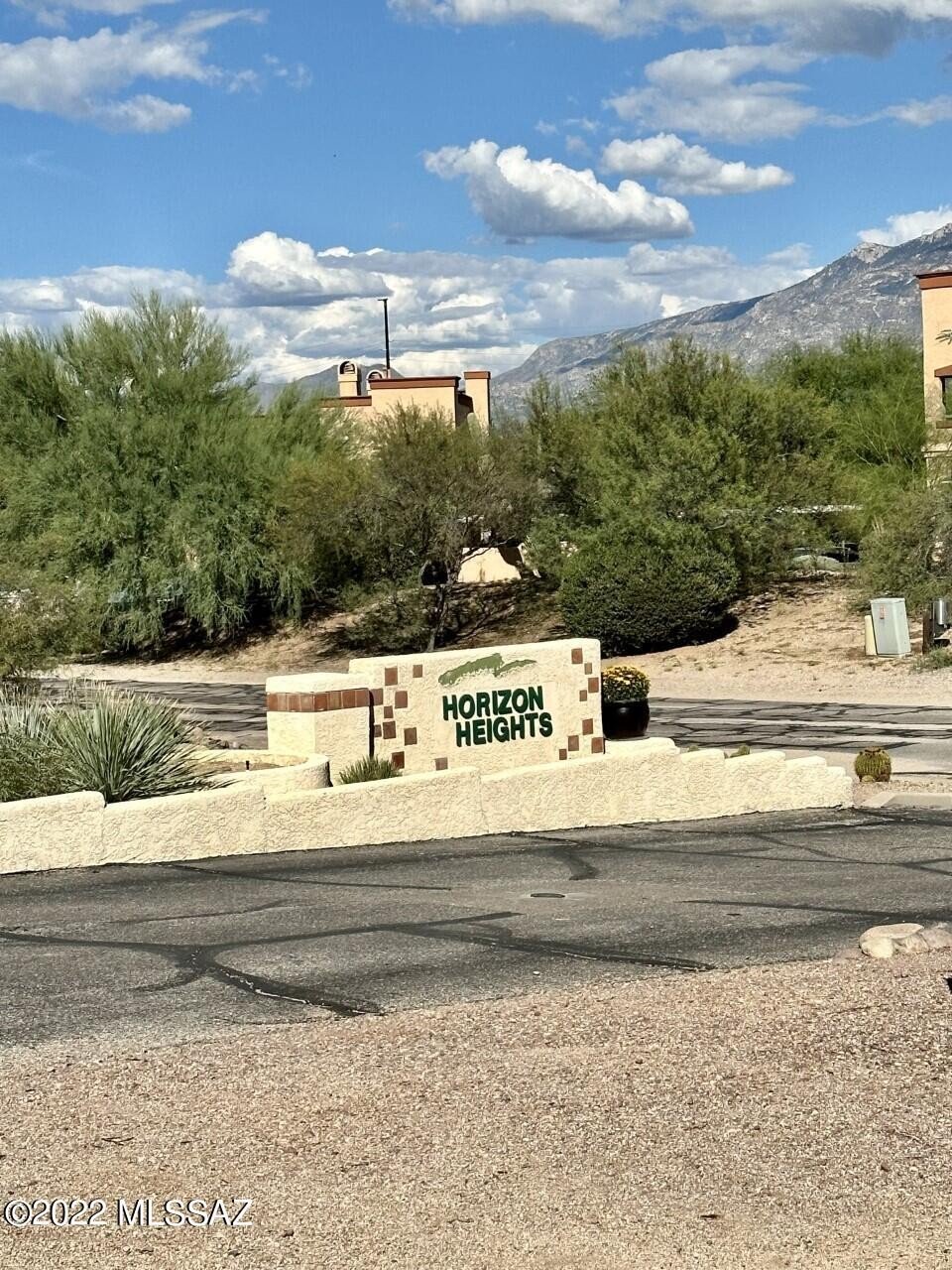 218 E Horizon Cir