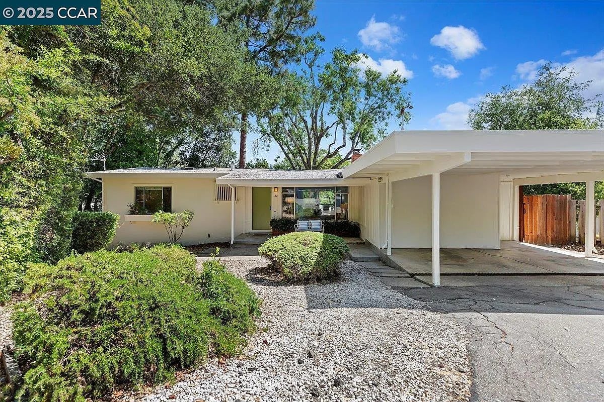 32 California Ave