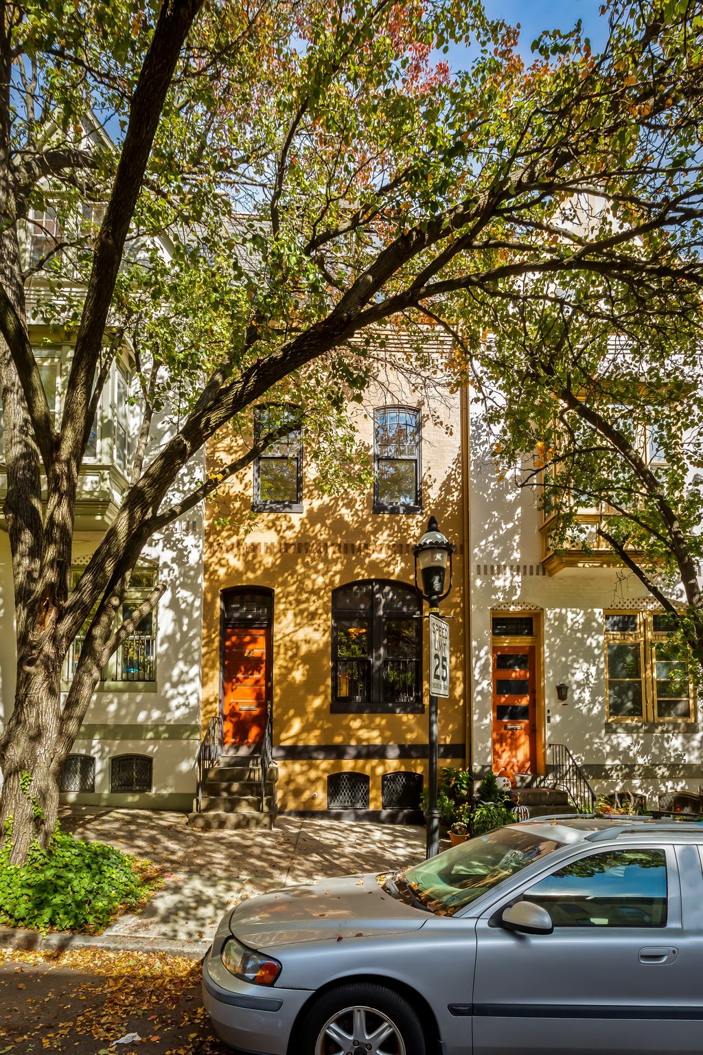 1213 John St