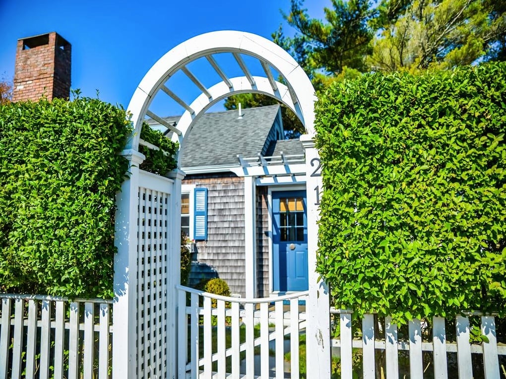 21 Curtis Ln