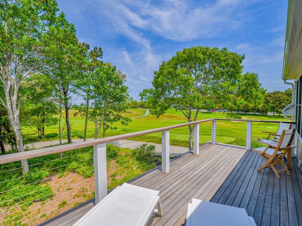70 Curtis Ln