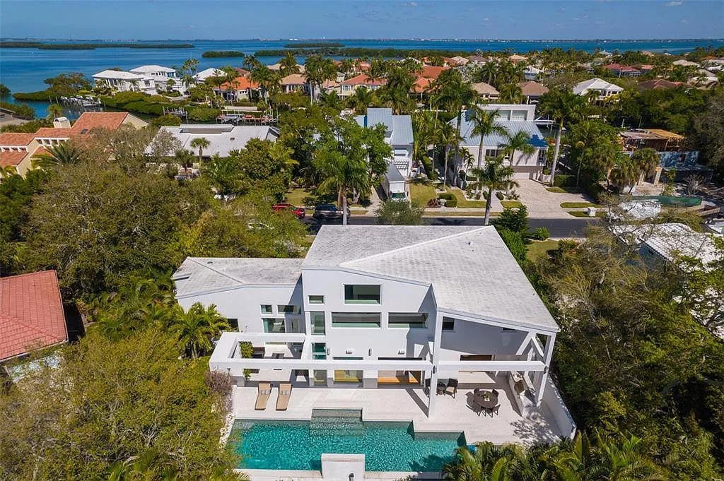 3560 Bayou Cir