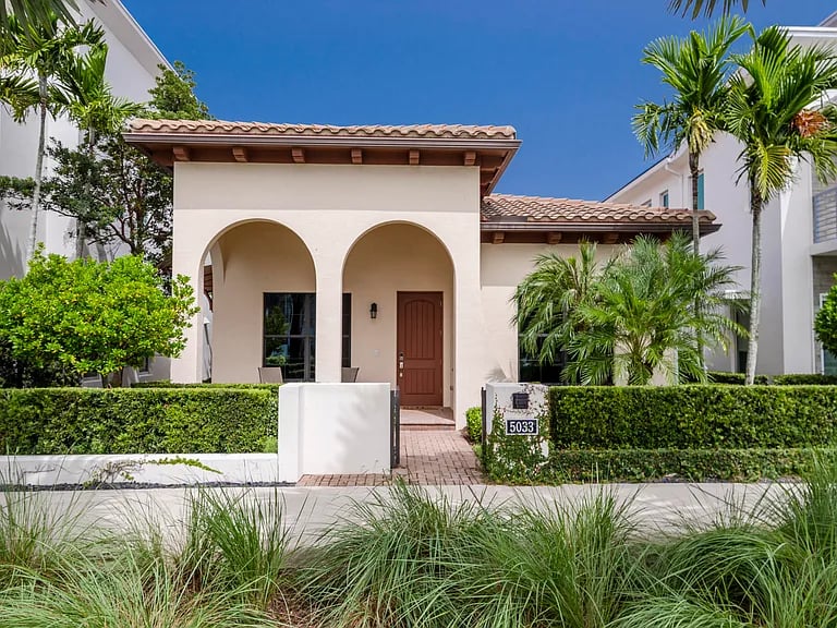5033 Grandiflora Rd