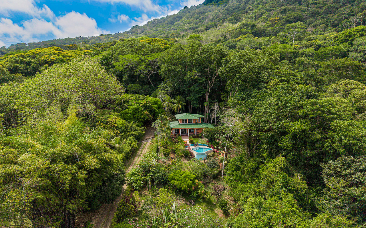 WHALE’S TAIL OCEAN VIEW ESTATE WITH EXTRA LOT 
