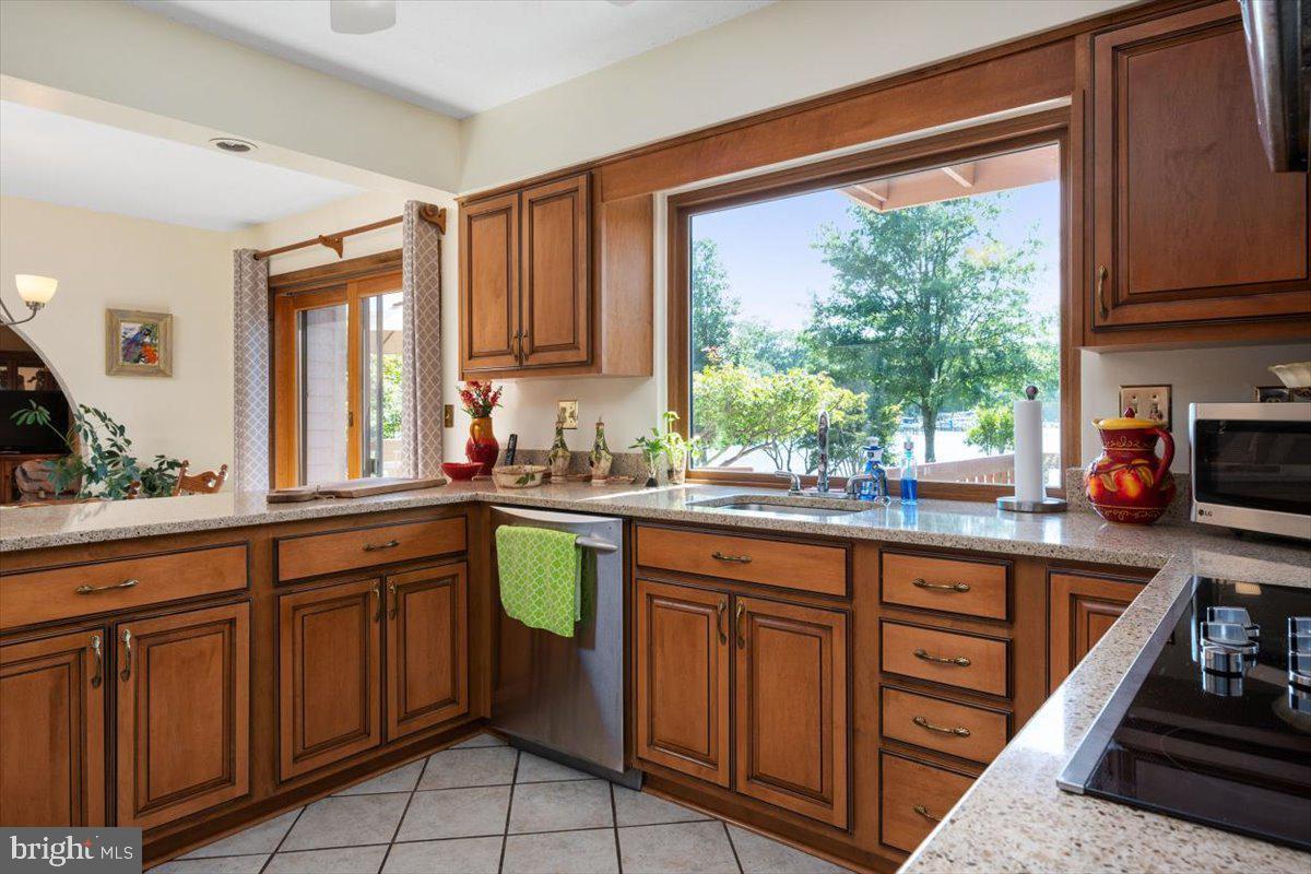88 E Lake Dr