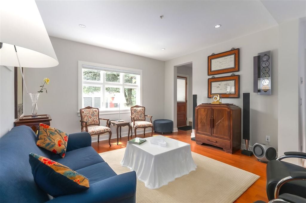 91 E 27th Ave