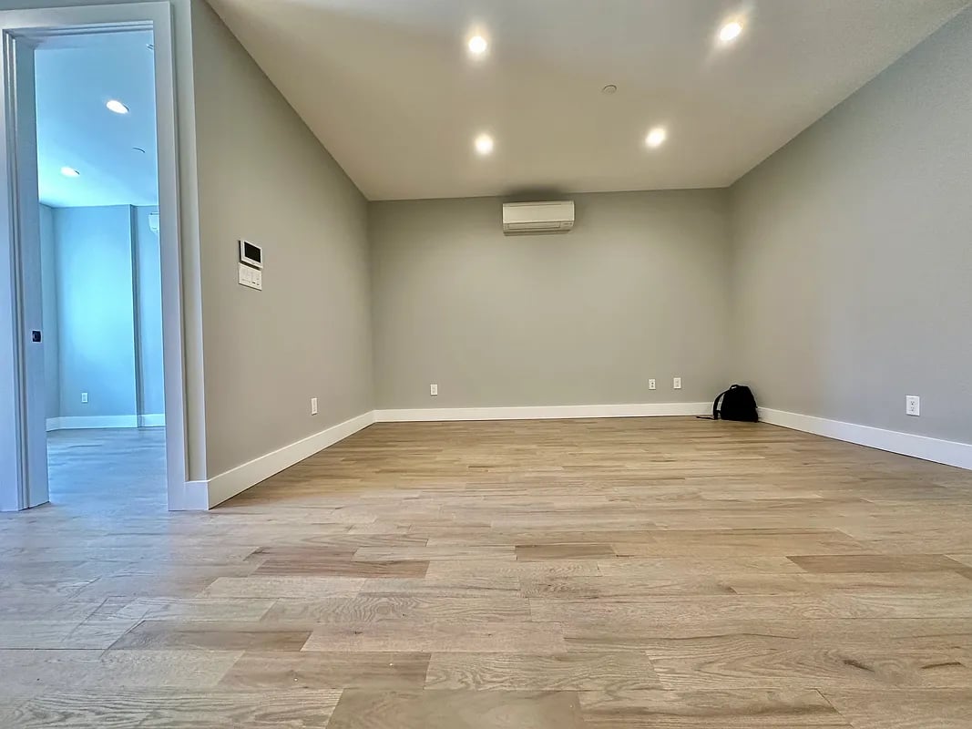 254 Melrose St 4B