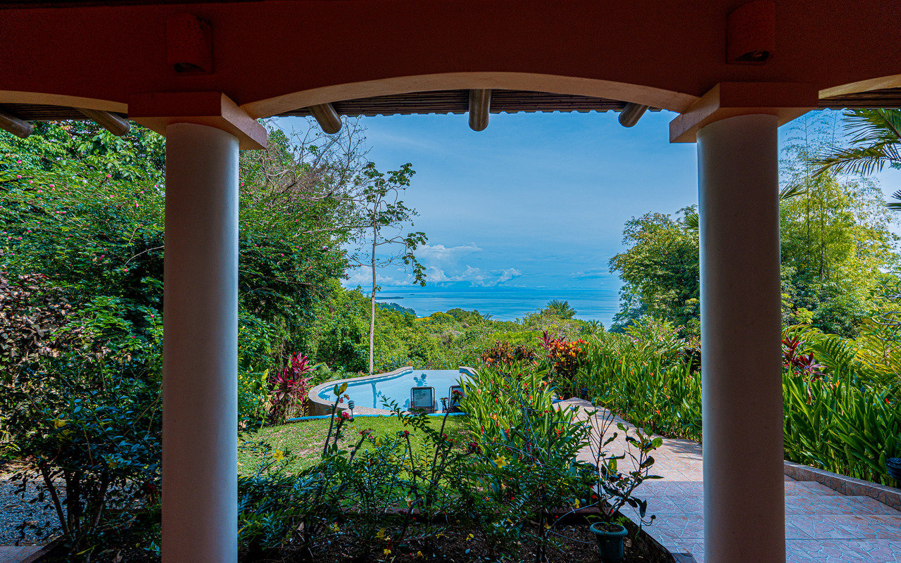 WHALE’S TAIL OCEAN VIEW ESTATE WITH EXTRA LOT 