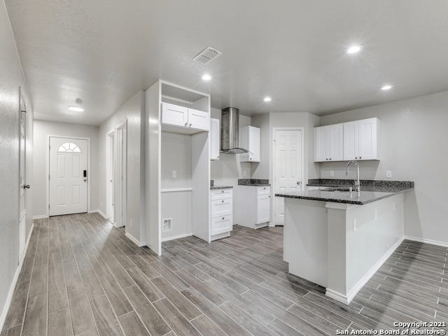 551 I St