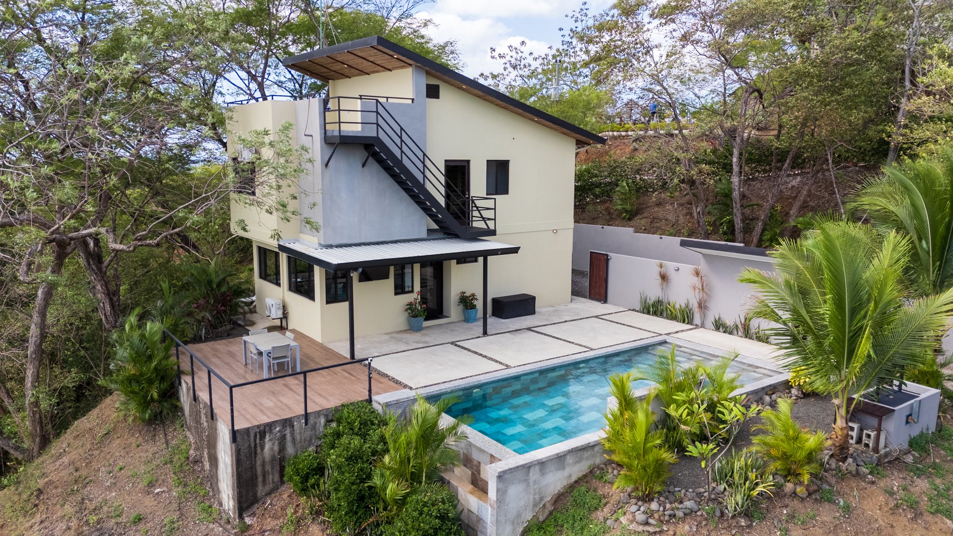 Corona Del Cabo 4 | Main Home + Guest House with Views & Pool – Playa Grande