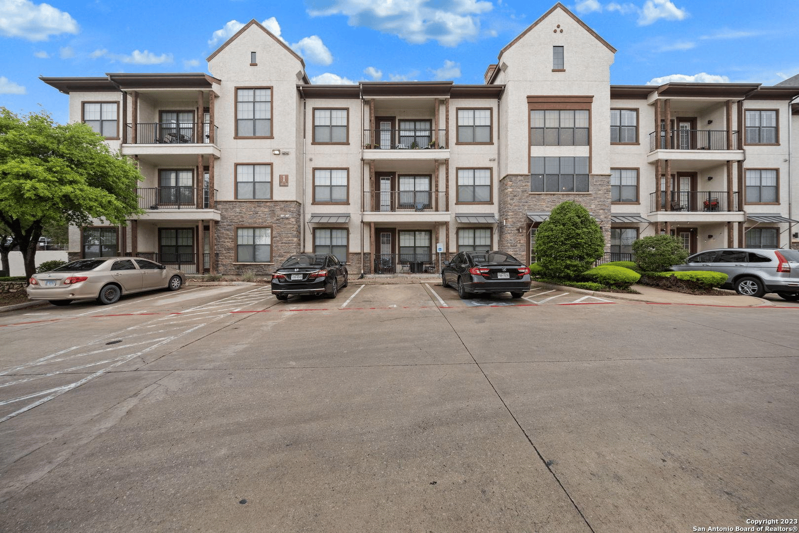 7342 Oak Manor Dr, #1208
