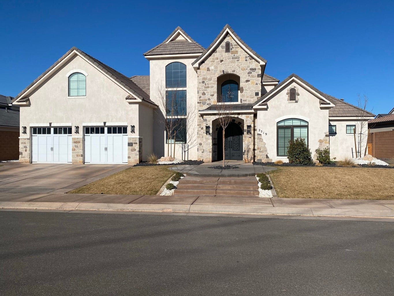 2519 E Arbor Dr