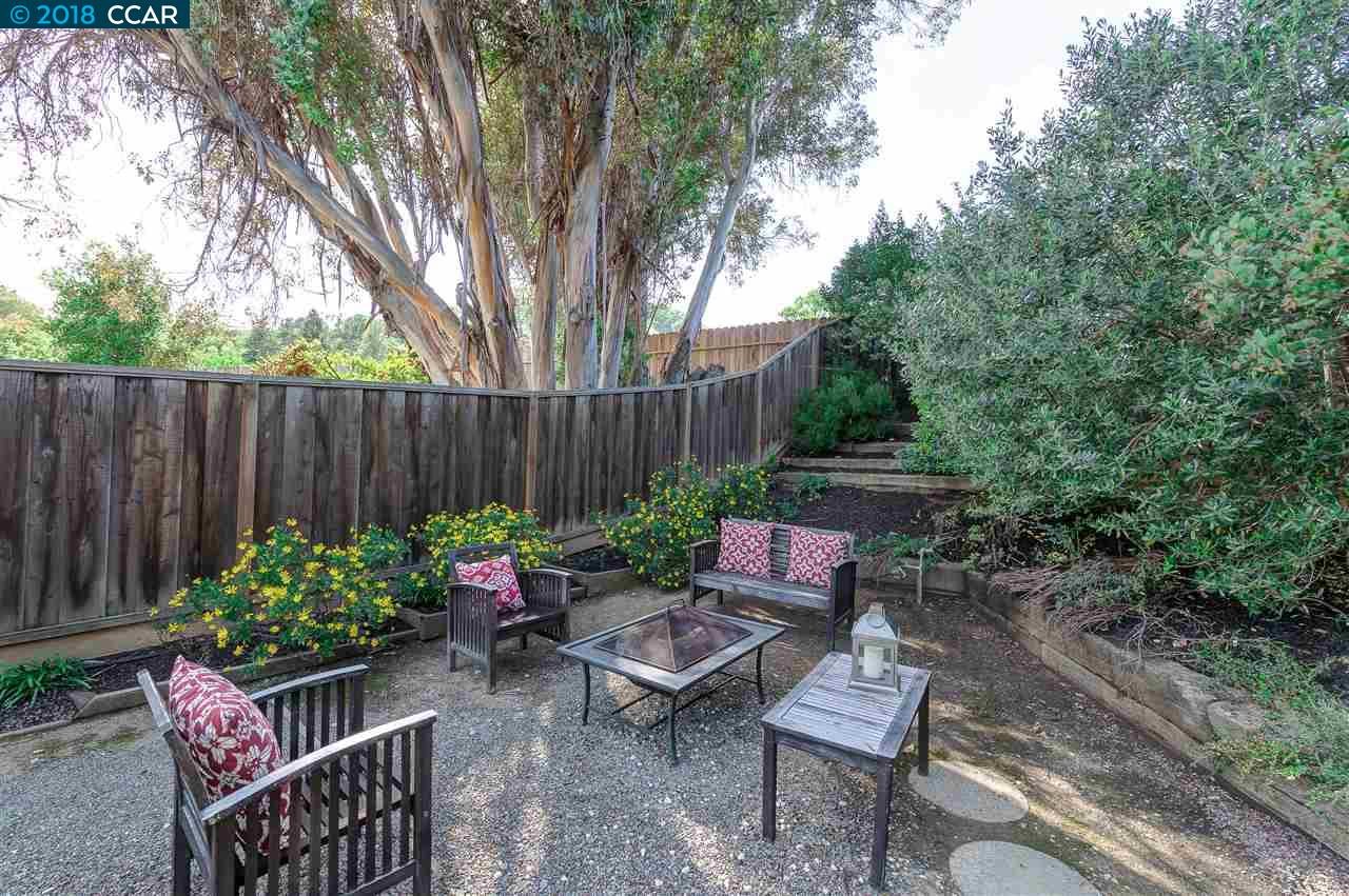 1853 Del Rio Dr