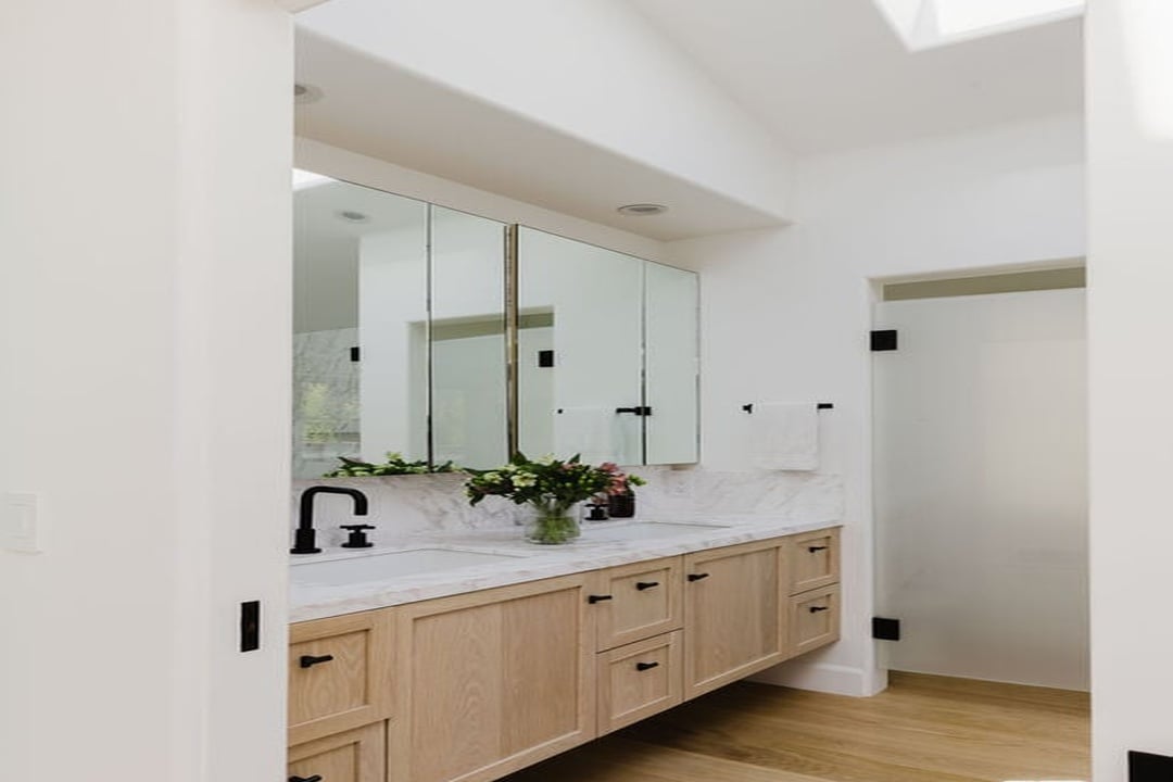 Solaris Pavilion, Westbourne Dr, 90048